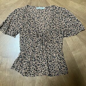 Abercrombie and Fitch V- neck tie Front Cheetah Top women’s XXS